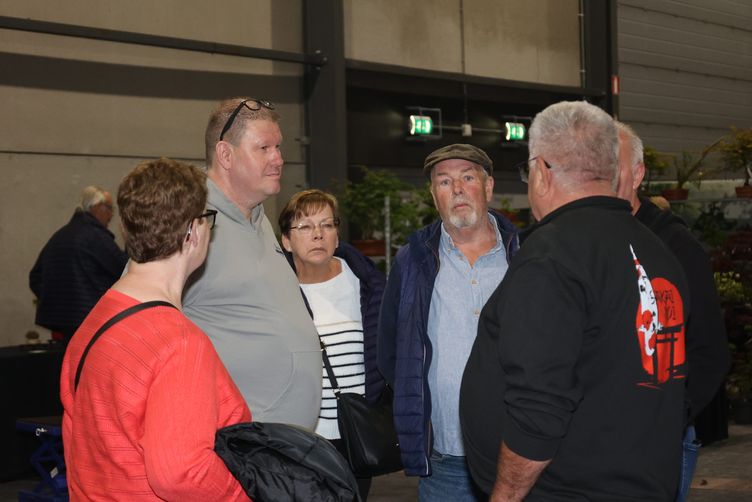 パトリック・マッケスはワレヘムで支持者（普段は敵対している）たちと向き合い、悲劇的なニュースを伝えた。